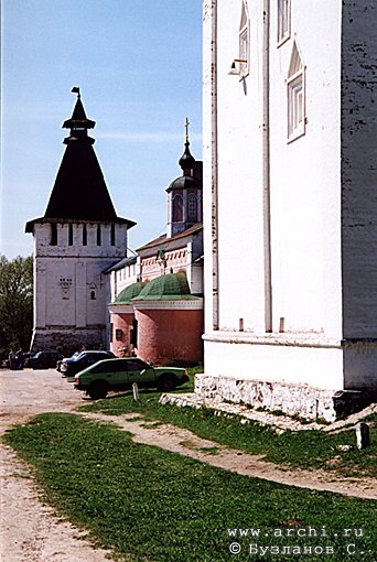Borovsk district. Borovsk. Pafnouty-Borovsk Monastery. Taynitskaya Tower and Gate. XVII and XIX